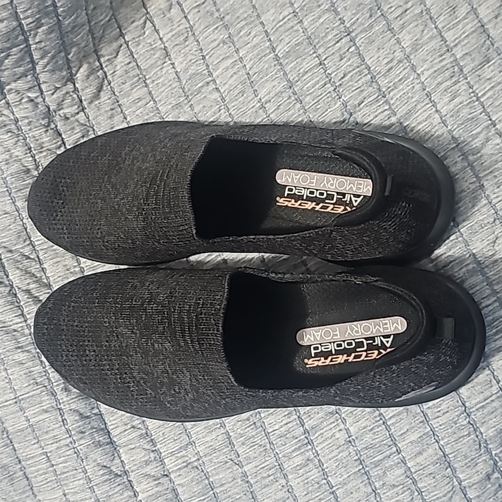 Nearly new skechers shoes